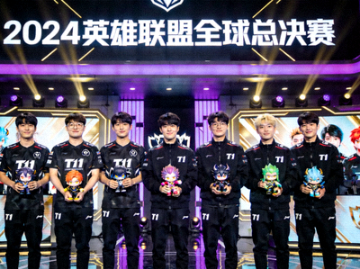 T1电竞战队英雄联盟比赛现场团队合影